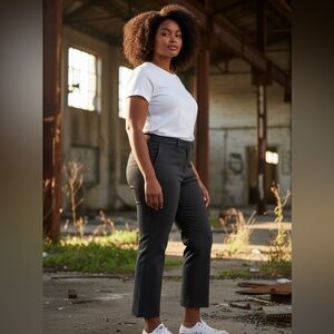 Ava & Viv Black Cropped High Rise, Fitted Hip N thigh. Size 18.